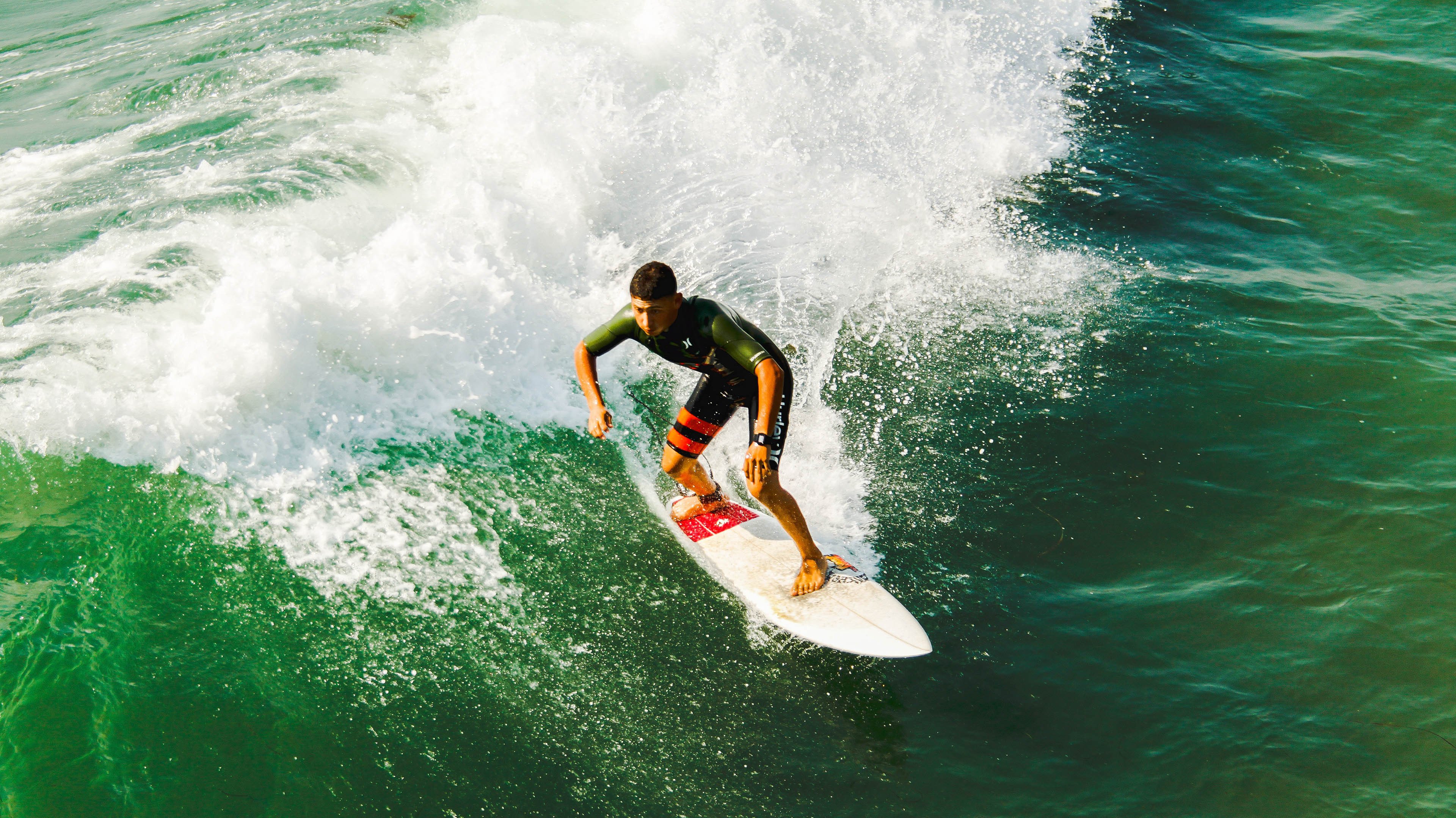 国足边锋发挥关键作用，突破能力增强，国足左边锋